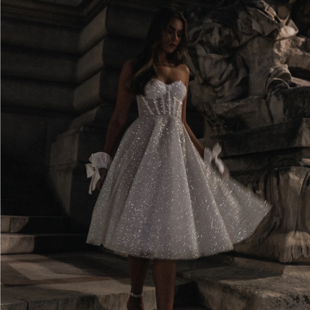 Elegant White Strapless Midi Dress - Picture 4 of 10